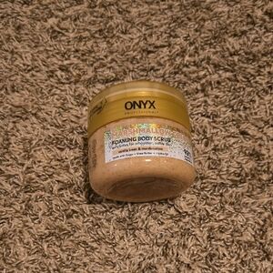 ONYX Professional Foaming Body Scrub Marshmallow Cream Scrubber Included